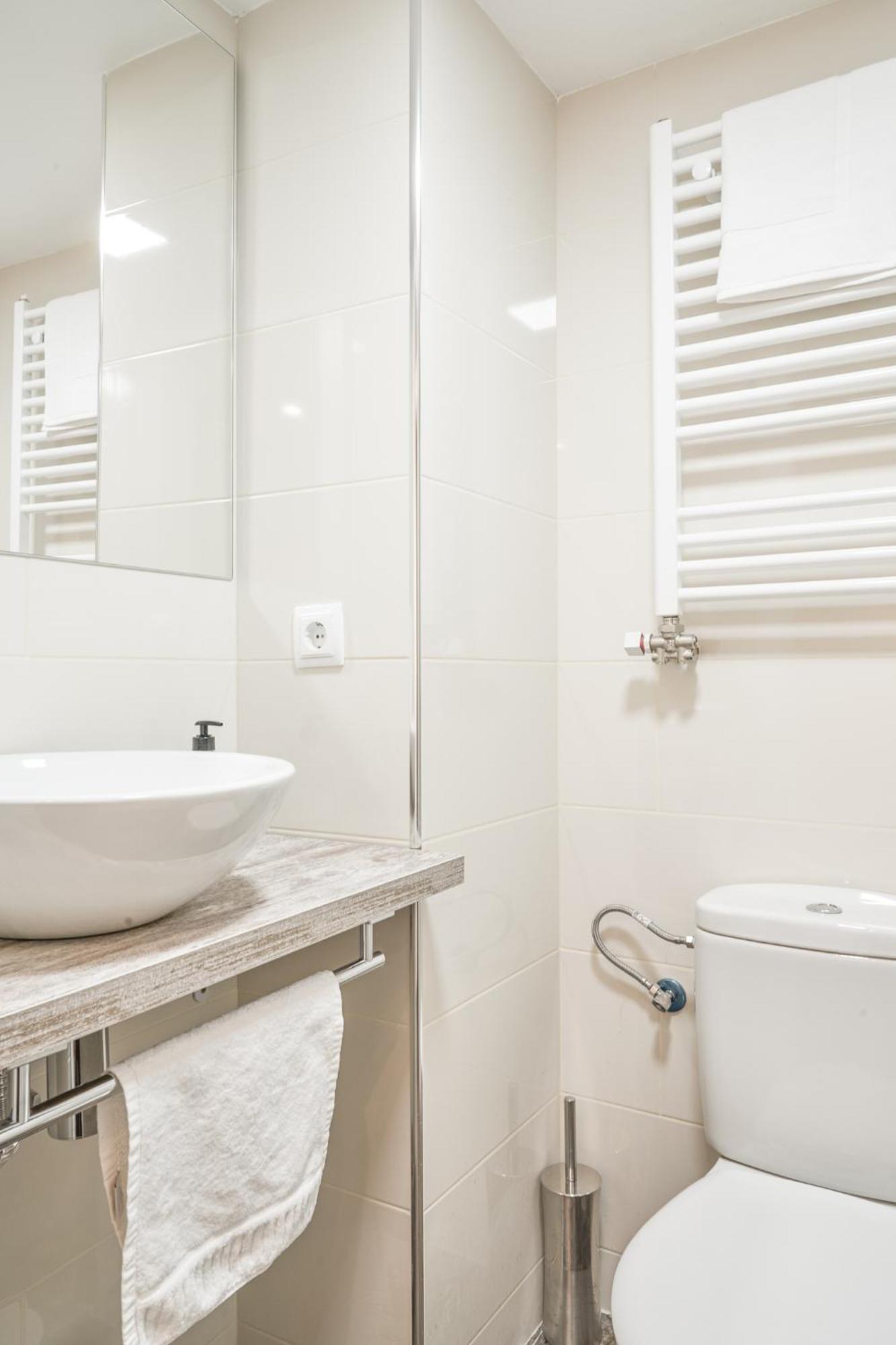 Family-Friendly Home In Central Barcelona 4Bdr Екстериор снимка