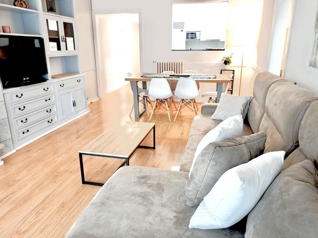Family-Friendly Home In Central Barcelona 4Bdr Екстериор снимка